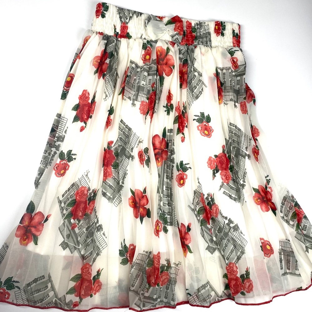Floral skirt with a unique print. Classy and light